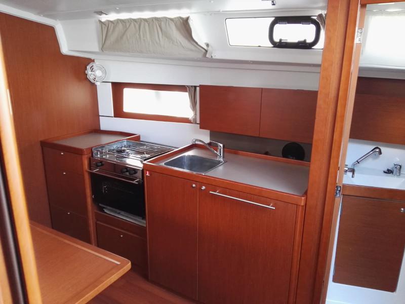 Book yachts online - sailboat - Oceanis 38.1 - Dani - rent