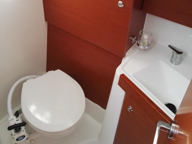 Book yachts online - sailboat - Oceanis 38.1 - Dani - rent