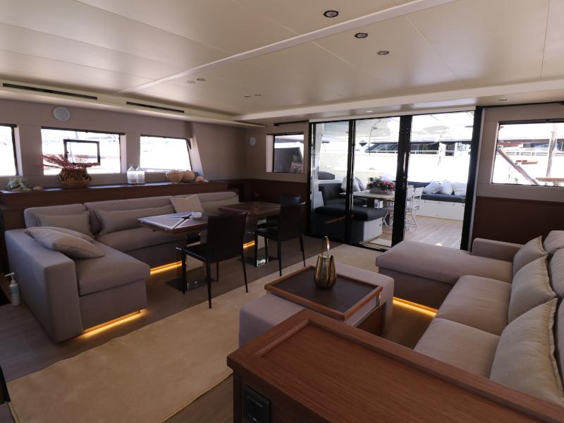 Book yachts online - powercatamaran - Lagoon 630 - Dragò - rent