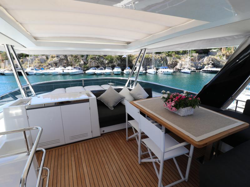 Book yachts online - powercatamaran - Lagoon 630 - Dragò - rent