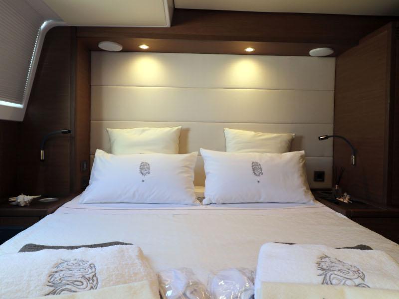 Book yachts online - powercatamaran - Lagoon 630 - Dragò - rent