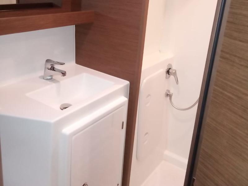 Book yachts online - catamaran - Lagoon 42 (4+2)  A/C - WM- Gen - Memi  - rent