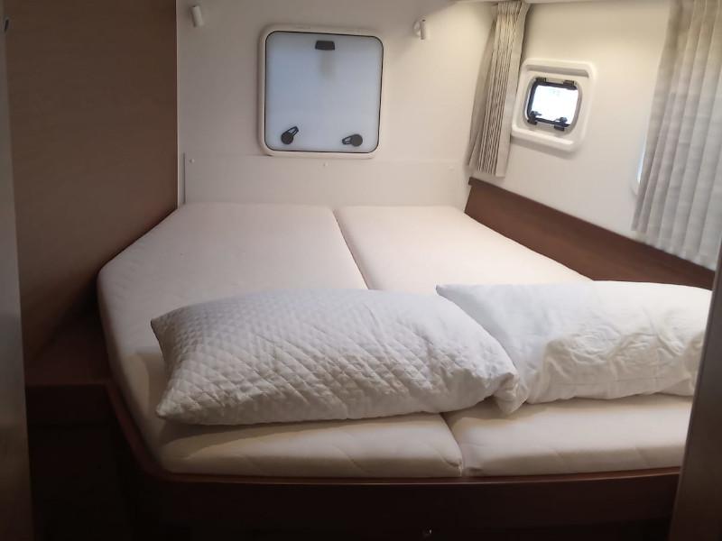 Book yachts online - catamaran - Lagoon 42 (4+2)  A/C - WM- Gen - Memi  - rent