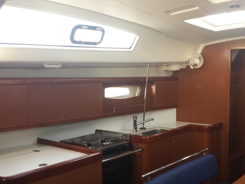 Book yachts online - sailboat - Beneteau Oceanis 43 - Interceptor One - rent