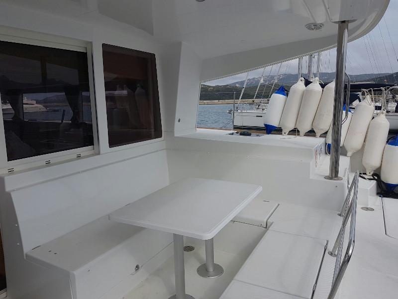 Book yachts online - catamaran - Lagoon 400 S2 - Laura - rent