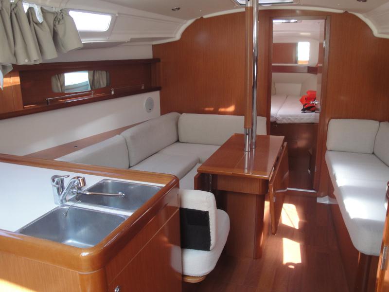 Book yachts online - sailboat - Beneteau Oceanis 37 - Acqu - rent