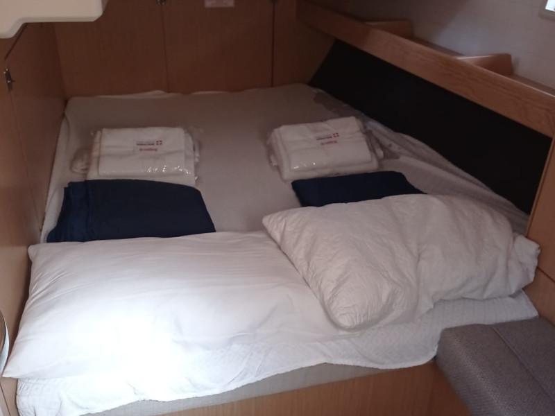Book yachts online - sailboat - Bavaria Cruiser 46 - Goldfinger - rent