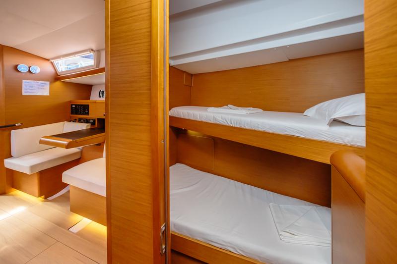 Book yachts online - sailboat - Sun Odyssey 449 - Ilios - Standard line - rent
