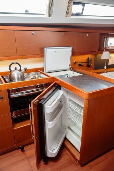 Book yachts online - sailboat - Oceanis 41 Style - Mia - Standard line - rent