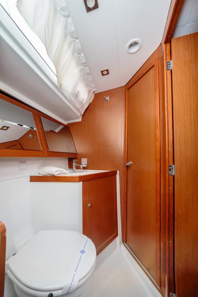 Book yachts online - sailboat - Oceanis 41 Style - Mia - Standard line - rent
