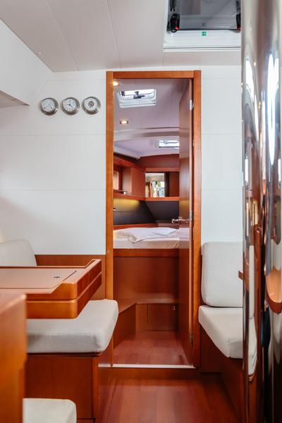 Book yachts online - sailboat - Oceanis 41 Style - Mia - Standard line - rent