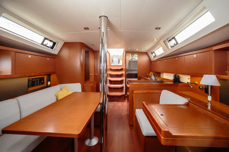 Book yachts online - sailboat - Oceanis 41 Style - Mia - Standard line - rent
