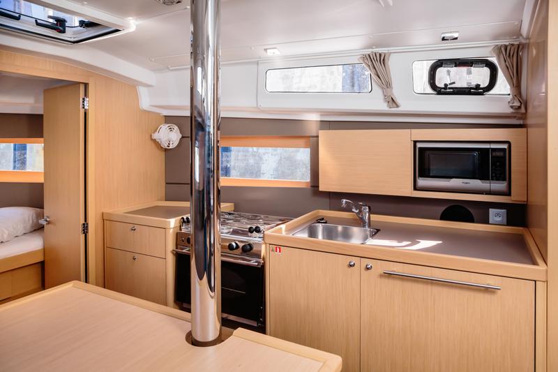 Book yachts online - sailboat - Oceanis 35.1 - Il Moro di Lamezia - Comfort line - rent