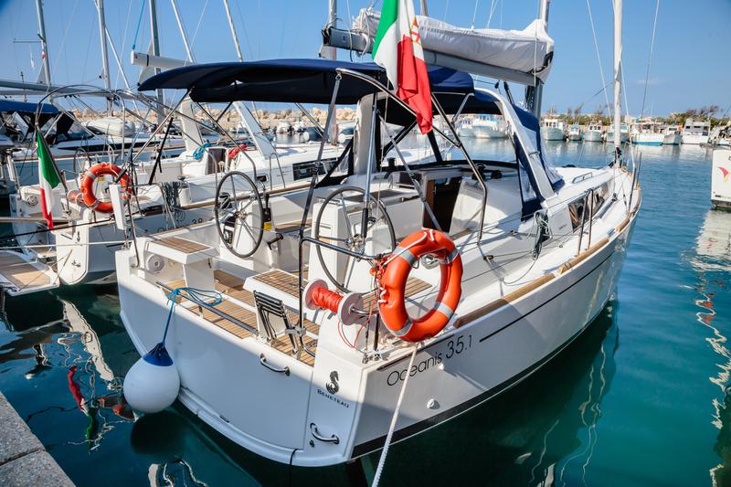 Book yachts online - sailboat - Oceanis 35.1 - Il Moro di Lamezia - Comfort line - rent