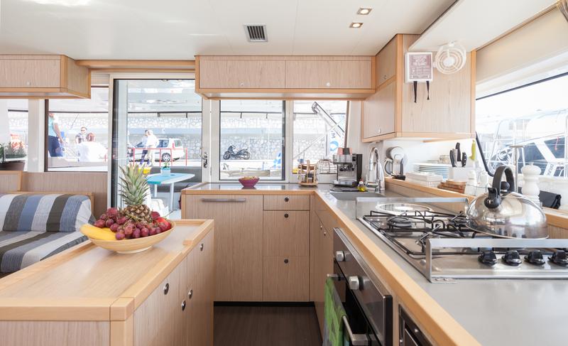 Book yachts online - catamaran - Lagoon 52 - Kepi - rent