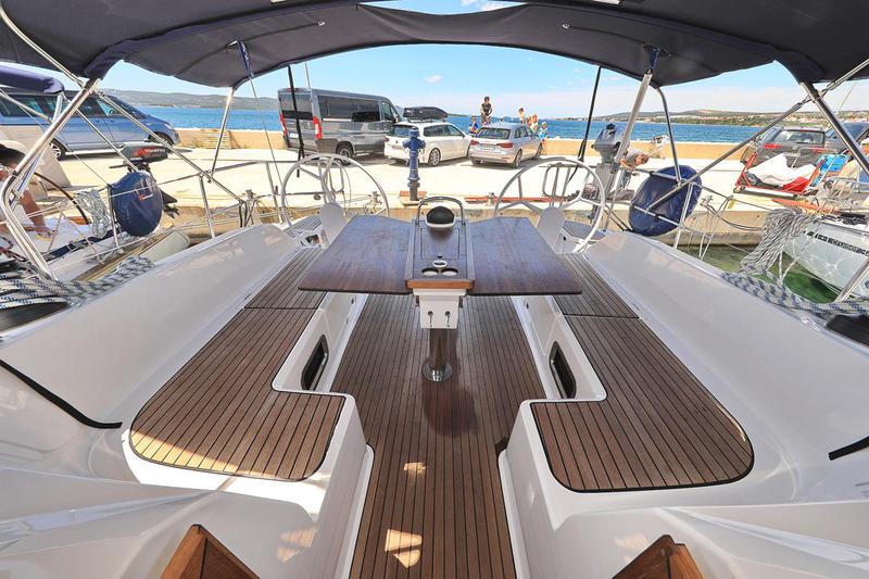 Book yachts online - sailboat - Bavaria Cruiser 46 - Angel - rent