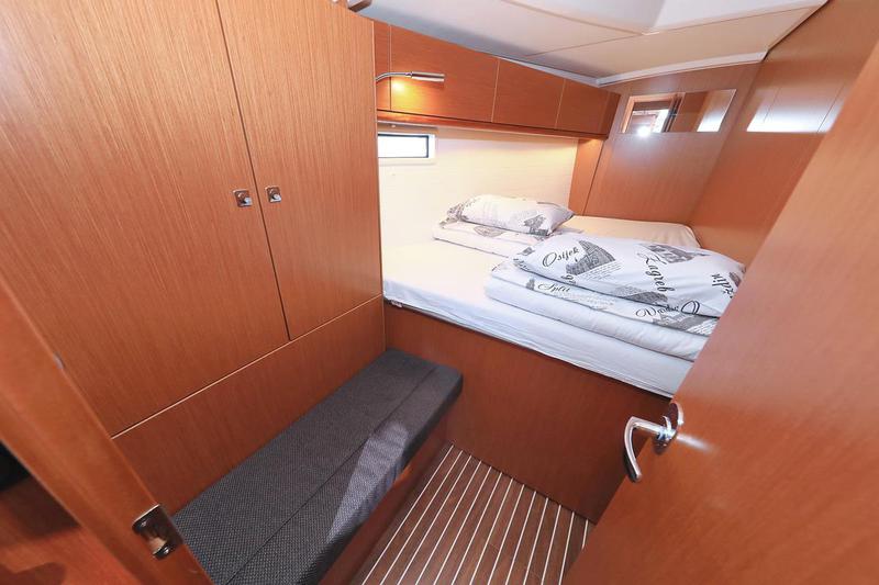Book yachts online - sailboat - Bavaria Cruiser 46 - Angel - rent