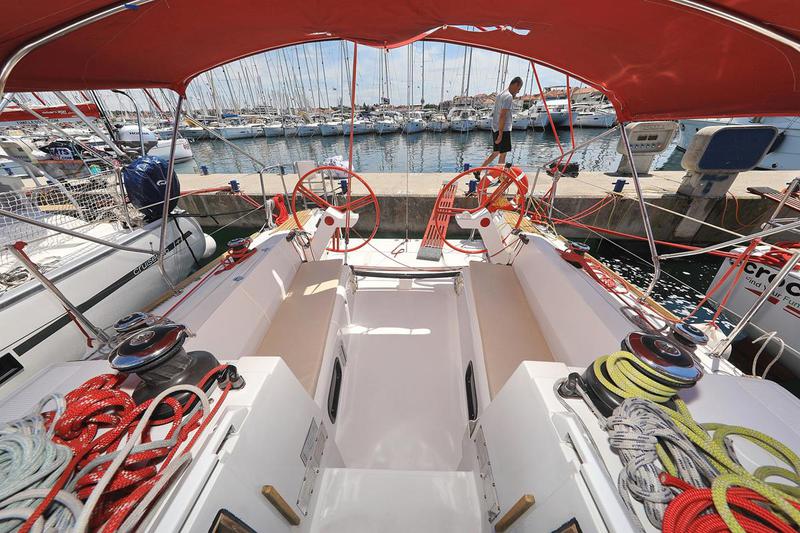 Book yachts online - sailboat - Elan 350 - Whiskey - rent