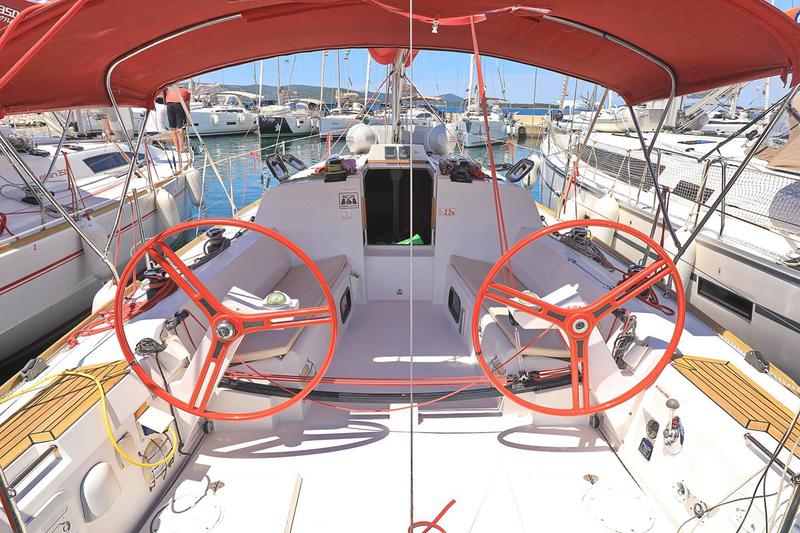 Book yachts online - sailboat - Elan 350 - Whiskey - rent