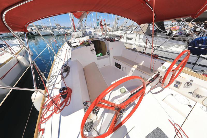 Book yachts online - sailboat - Elan 350 - Whiskey - rent
