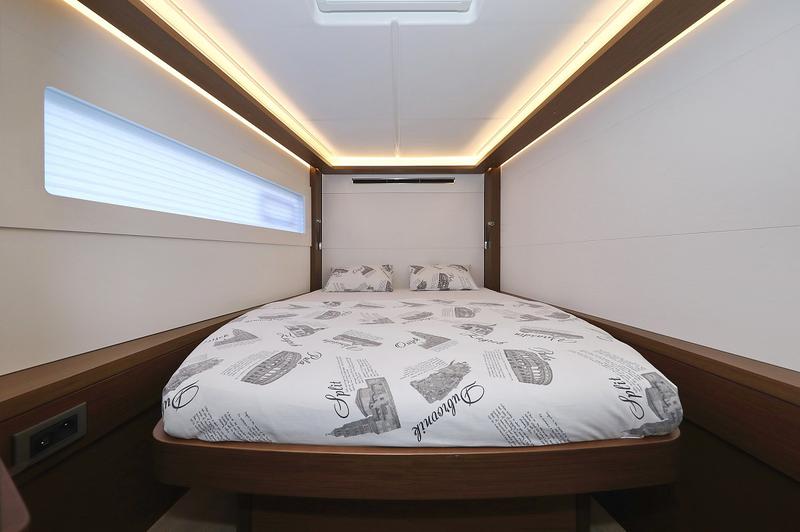 Book yachts online - catamaran - Lagoon 46 - D.Bobo - rent