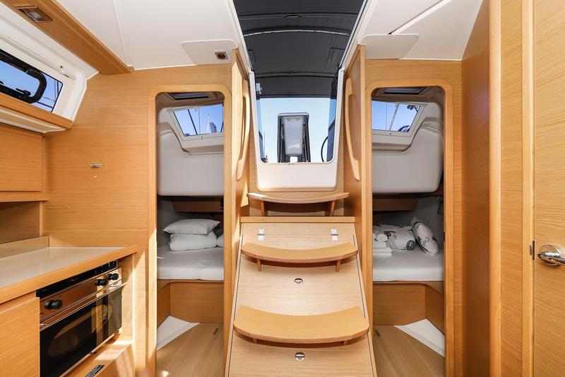 Book yachts online - sailboat - Dufour 390 Grand Large - Nunet - rent