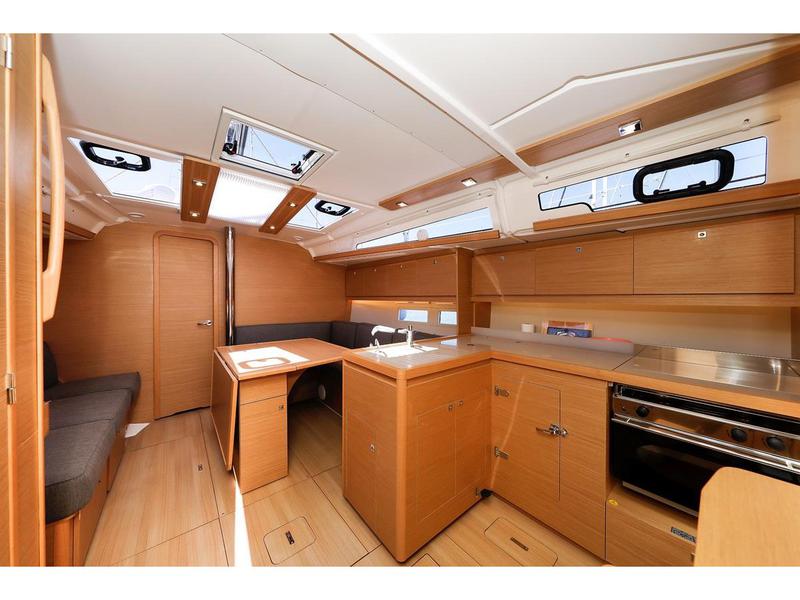 Book yachts online - sailboat - Dufour 390 Grand Large - Nunet - rent