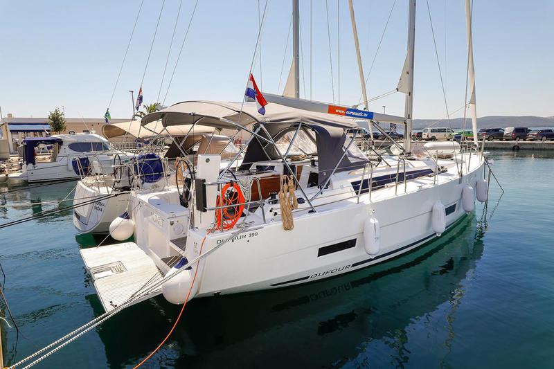 Book yachts online - sailboat - Dufour 390 Grand Large - Nunet - rent