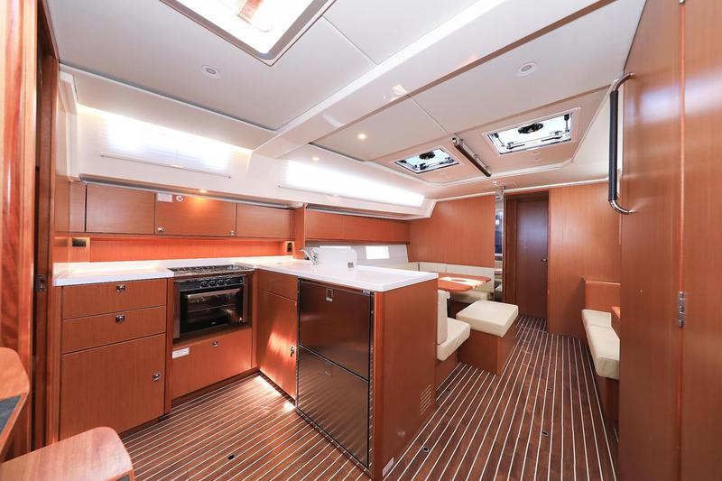 Book yachts online - sailboat - Bavaria C45 Style - Katharina - rent