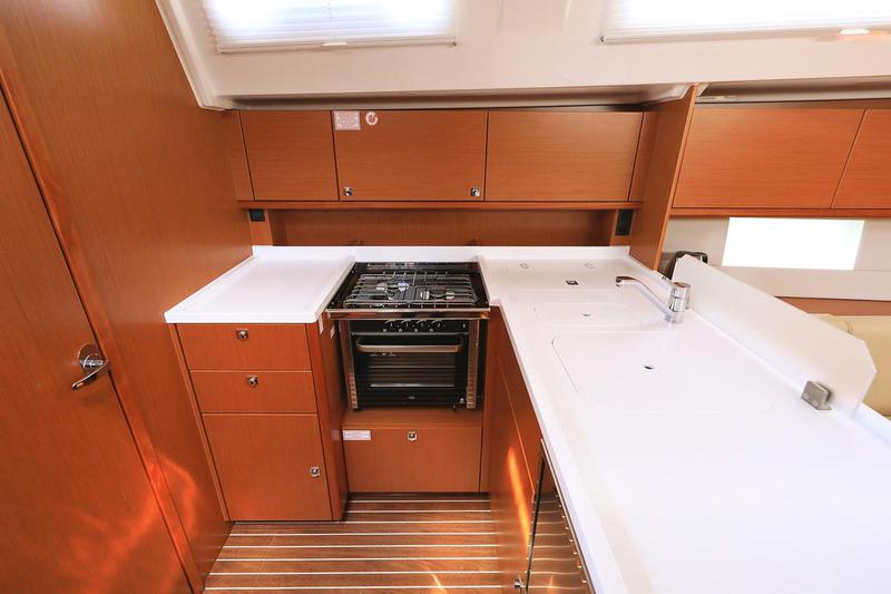 Book yachts online - sailboat - Bavaria C45 Style - Katharina - rent