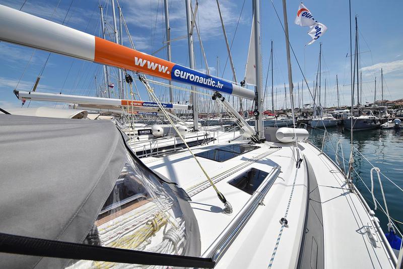Book yachts online - sailboat - Bavaria Cruiser 37 - Sofija - rent