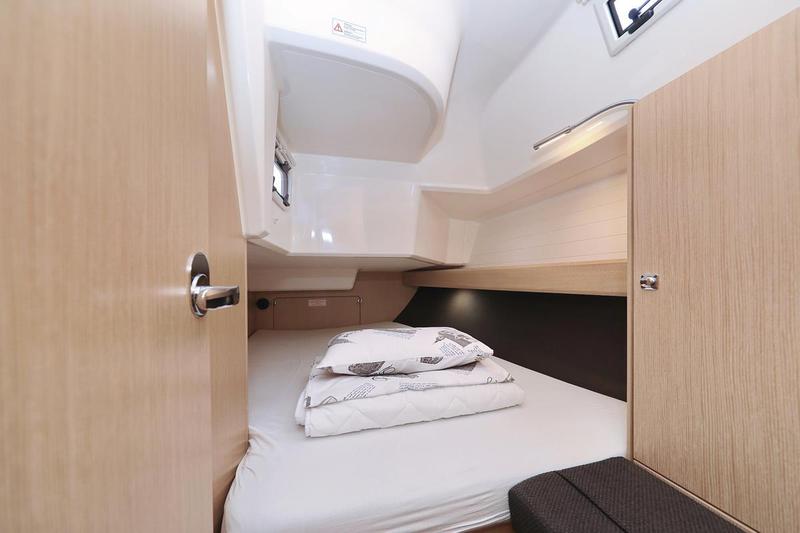 Book yachts online - sailboat - Bavaria Cruiser 37 - Sofija - rent