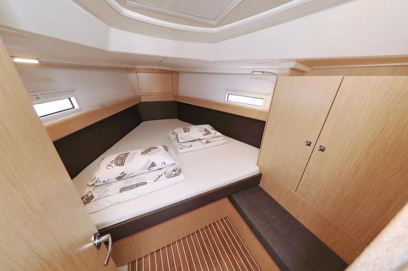 Book yachts online - sailboat - Bavaria Cruiser 37 - Sofija - rent