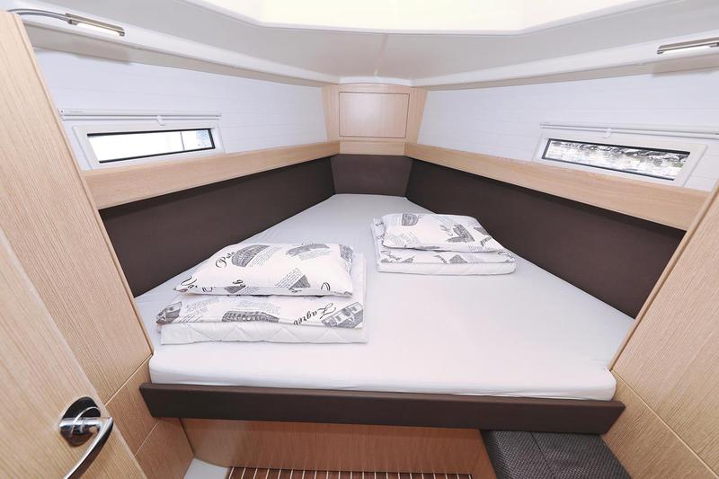 Book yachts online - sailboat - Bavaria Cruiser 37 - Sofija - rent