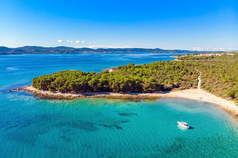 Book yachts online - motorboat - Merry Fisher 855 - Dobrila - rent