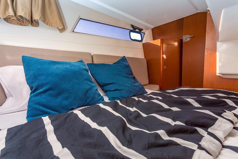 Book yachts online - motorboat - Merry Fisher 855 - Dobrila - rent