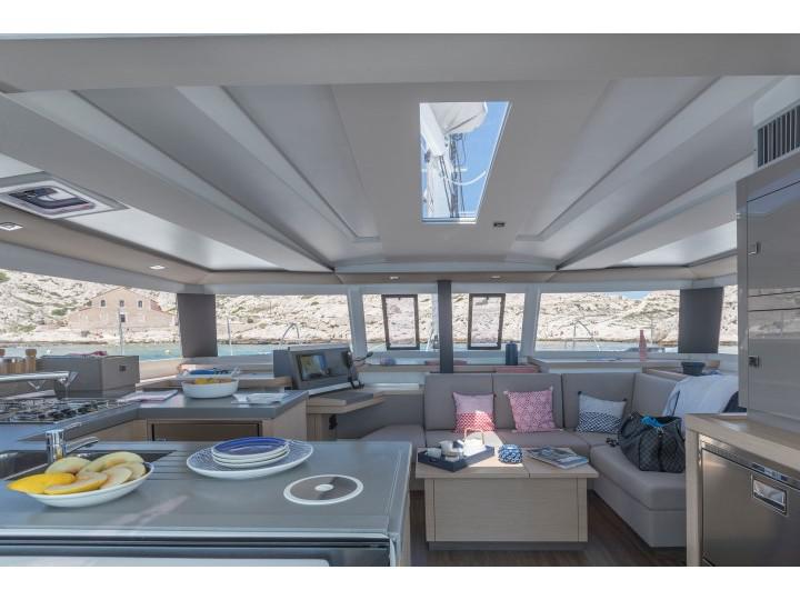 Book yachts online - catamaran - FP Astrea 42 - MACHO - rent