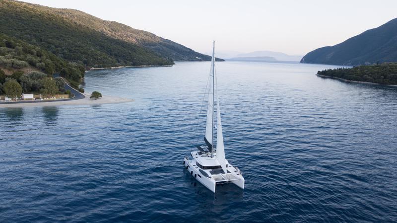 Book yachts online - catamaran - Lagoon 52 - Blue Velvet - rent