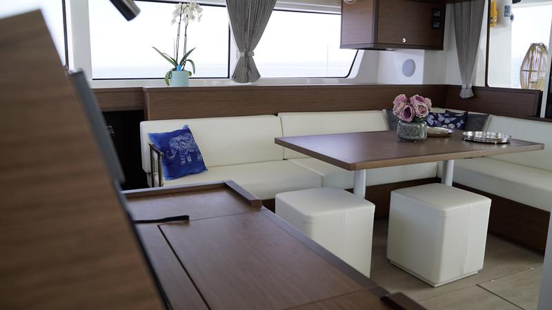 Book yachts online - catamaran - Lagoon 52 - Blue Velvet - rent