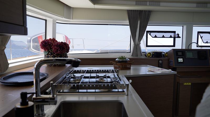 Book yachts online - catamaran - Lagoon 52 - Blue Velvet - rent
