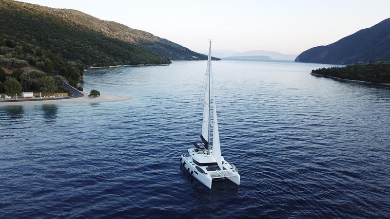 Book yachts online - catamaran - Lagoon 52 - Blue Velvet - rent