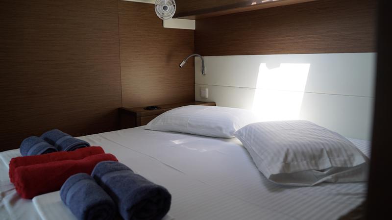 Book yachts online - catamaran - Lagoon 52 - Blue Velvet - rent