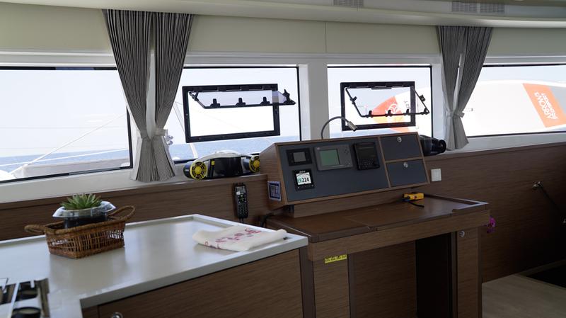 Book yachts online - catamaran - Lagoon 52 - Blue Velvet - rent