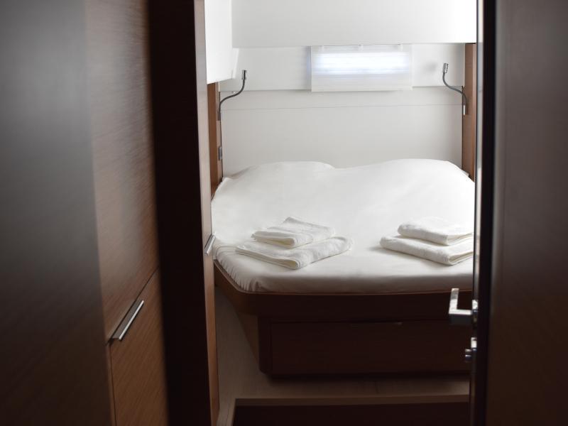 Book yachts online - catamaran - Lagoon 46 - NOTORIOUS Air Condition Generator Watermaker - rent