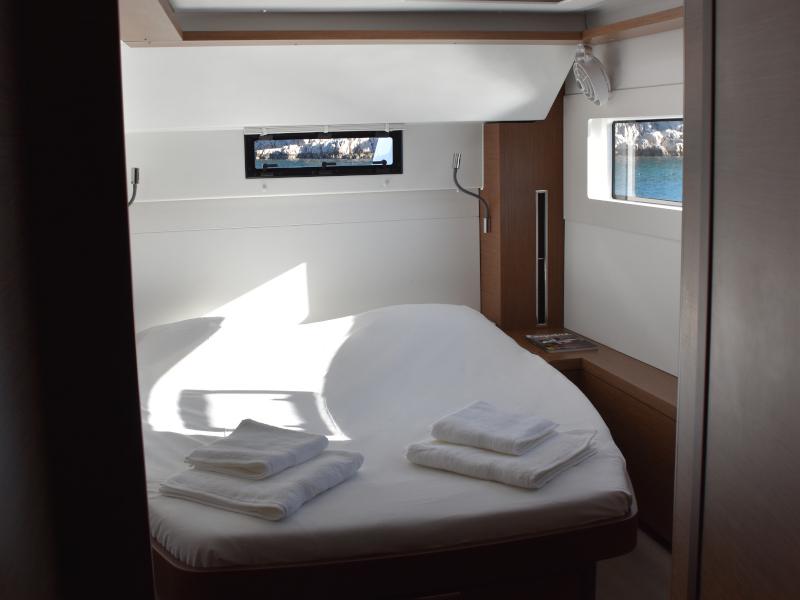 Book yachts online - catamaran - Lagoon 46 - NOTORIOUS Air Condition Generator Watermaker - rent