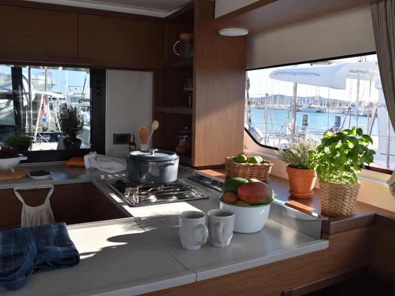 Book yachts online - catamaran - Lagoon 46 - NOTORIOUS Air Condition Generator Watermaker - rent