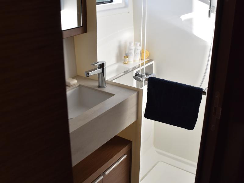 Book yachts online - catamaran - Lagoon 46 - NOTORIOUS Air Condition Generator Watermaker - rent