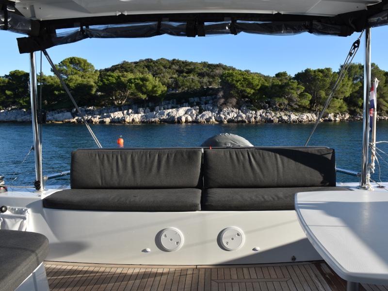 Book yachts online - catamaran - Lagoon 46 - NOTORIOUS Air Condition Generator Watermaker - rent