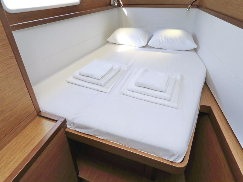 Book yachts online - catamaran - Lagoon 450 F - OLIVER Air condition in salon Generator - rent