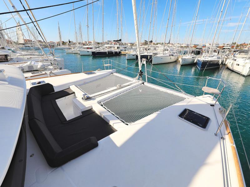 Book yachts online - catamaran - Lagoon 450 F - OLIVER Air condition in salon Generator - rent